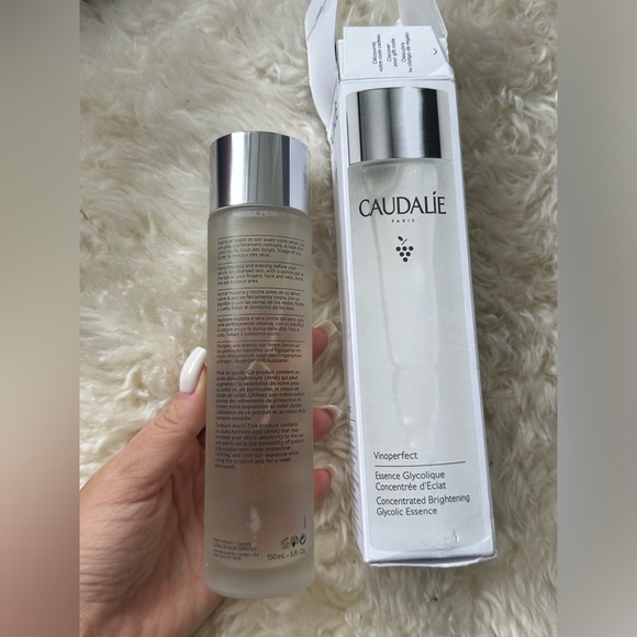 Caudalie Vinoperfect Brightening Glycolic Essence - Picture 2 of 3